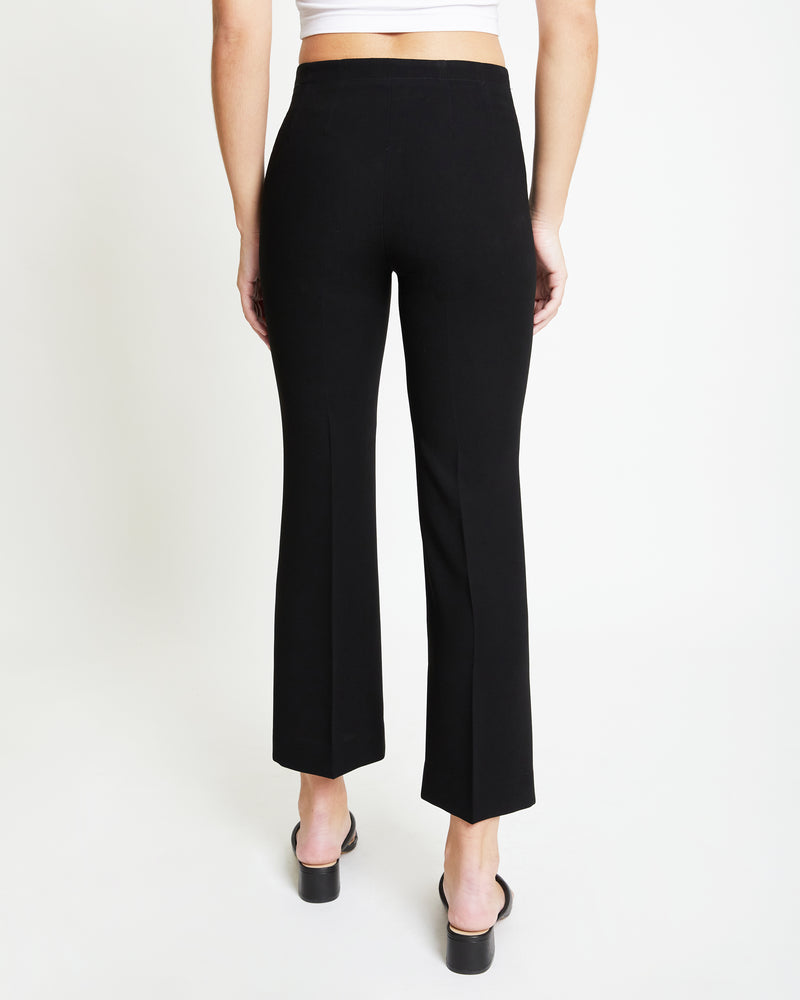 IZZY Cropped Pants with Slight Flare in Soft Cady